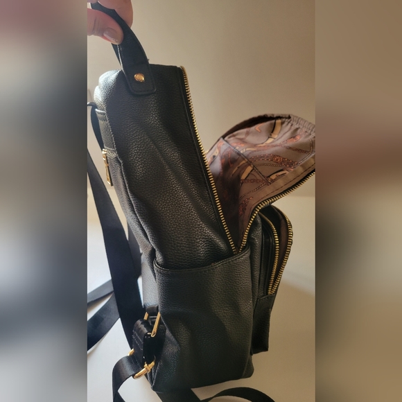 Backpack - Picture 6 of 7